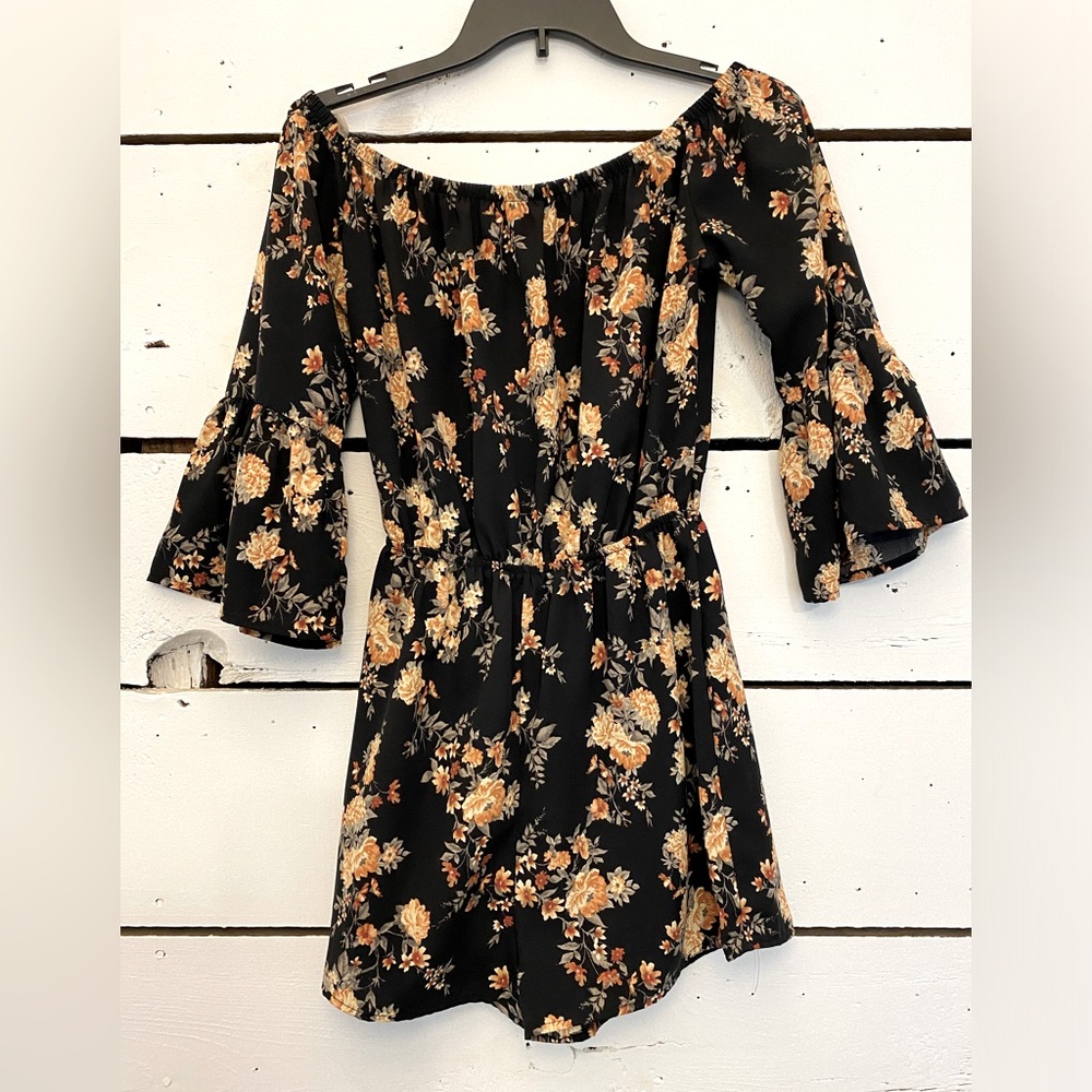 Soprano Junior Women’s Black Floral Mini Romper, Small